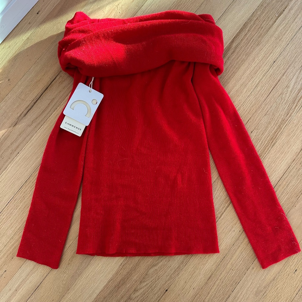 COMMENSE OFF THE SHOULDER SWEATER